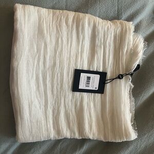 Bloomingdale’s Echo Ivory Fluttery Pashmina Scarf Brand New NWT